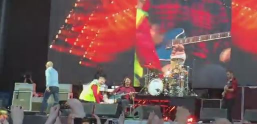 blessure, jambe cassée, concert, under pressure, foo fighters