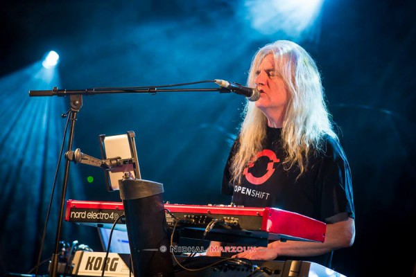 John Young, Progressive rock, Pendragon, Divan du Monde