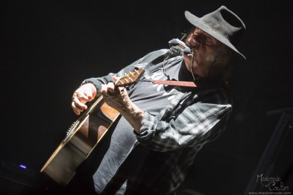 Neil Young, concert, folk, country, rebel tour, monsanto, ogm, écologie, gretsch, gibson les paul