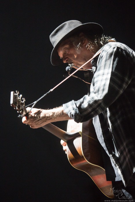 Neil Young, concert, folk, country, rebel tour, monsanto, ogm, écologie, gretsch, gibson les paul