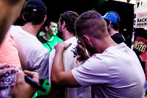 no logo, fraisans, scars