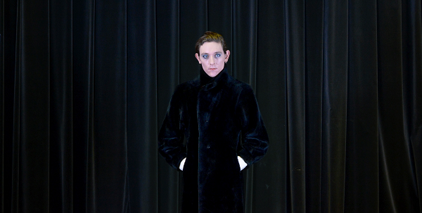 Electro, robotique, mélancolie, psyché, bleu velours