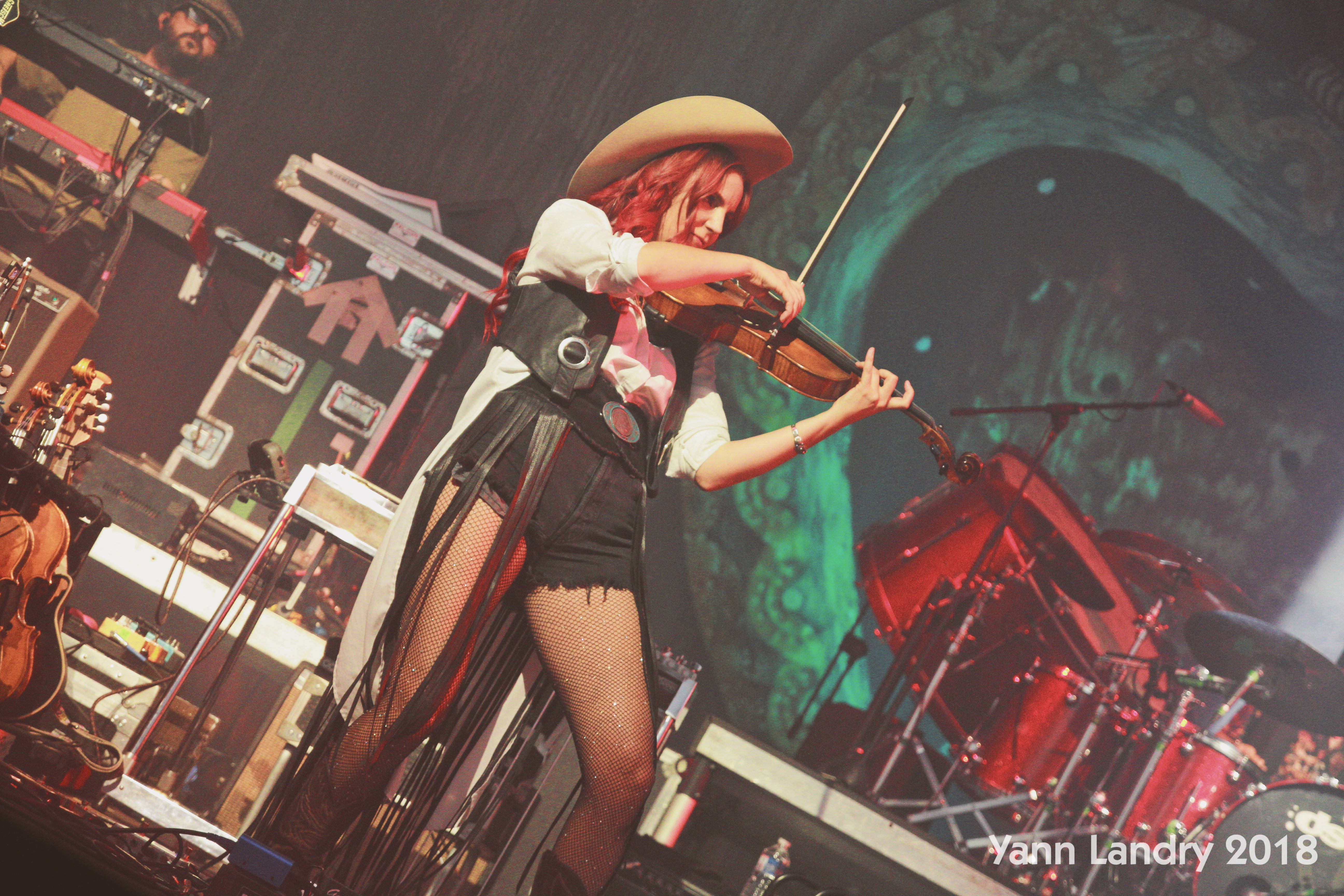 cow-girl au violon, country, Bud Spencer, Yann Landry, POP