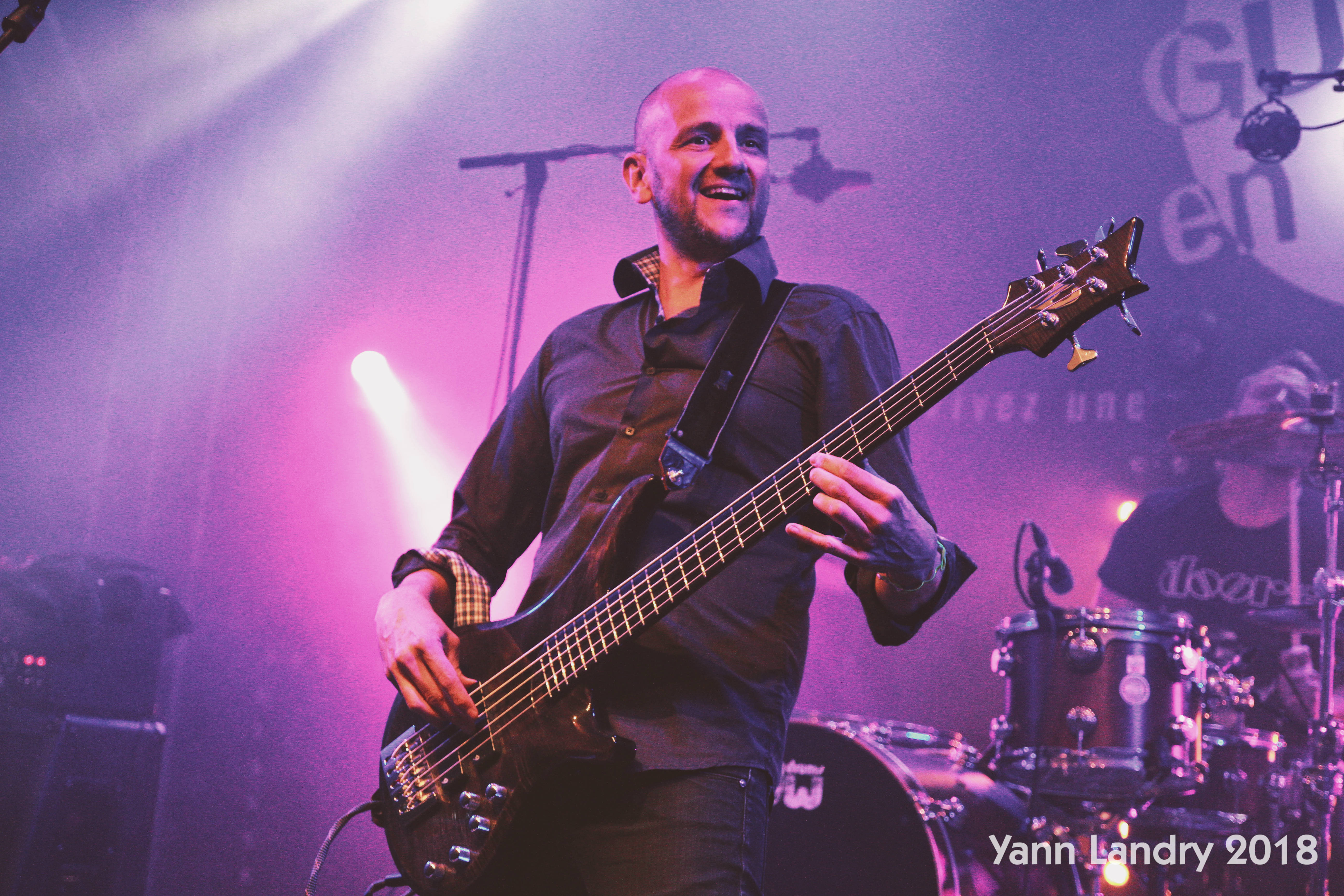 héhé je suis content, bande de chauves, placement de produit Steradent, basse, Blues, Yann Landry