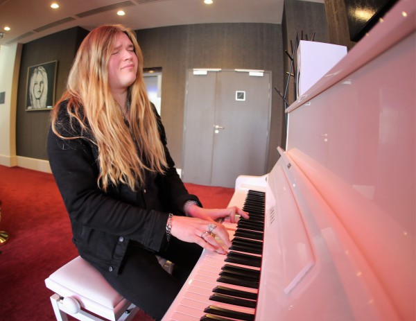 Tommy, Sabaton, Piano, Disney