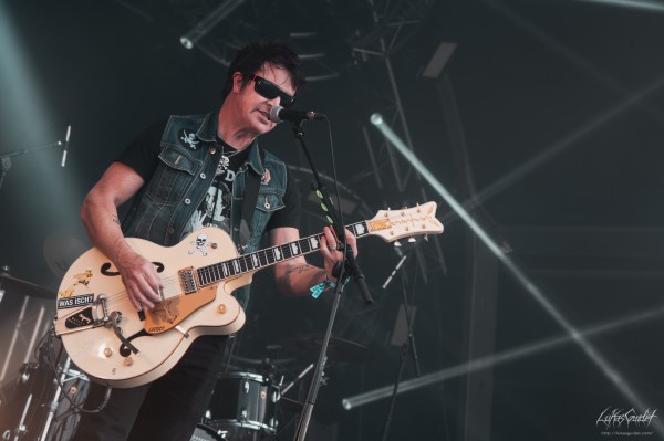 hellfest 2019, hellfest open air, warzone, the living end, australie, punk, pop pun, punk à contrebasse, rockabilly