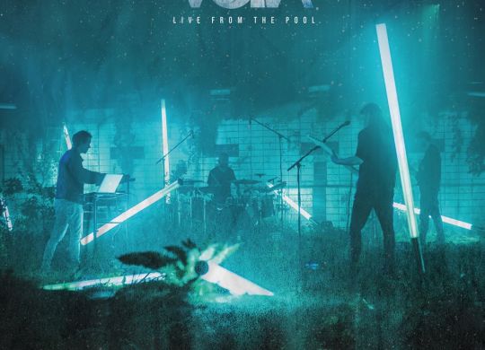 vola-live-from-the-pool